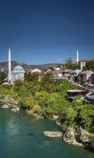 Neretva Nehri Mostar Bosna Eski Şehirdeki Camii — Stok fotoğraf