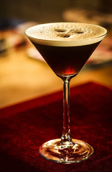 Caffè Espresso Crema Martini Cocktail Drink Bicchiere All Interno Bar — Foto Stock