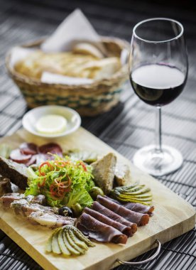 Organik füme Fransız charcuterie etler ve pate tapas tabağı seti snack