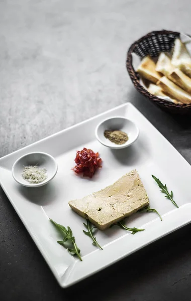 Gurmánské Čerstvé Foie Gras Kachna Část Jater Starter Set Toasty — Stock fotografie