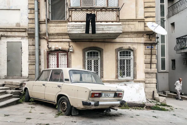 Вид Старой Улицы Города Баку Азербайджане Винтажным Старым Автомобилем Soviet — стоковое фото