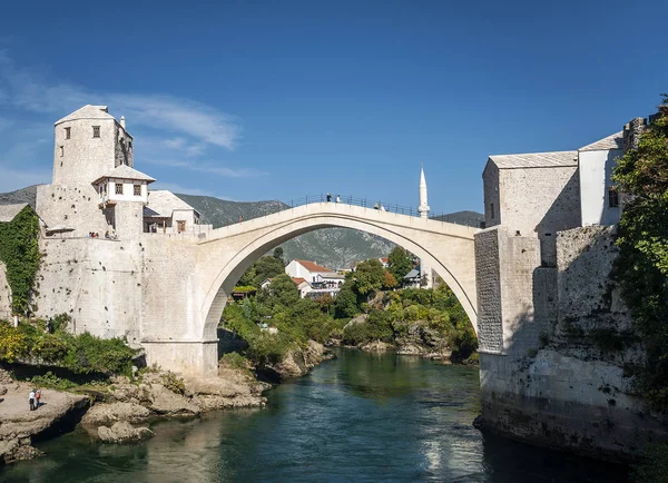 Viejo Puente Famoso Punto Referencia Bosnia Ciudad Mostar Herzegovina Día —  Fotos de Stock