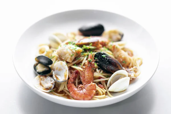 Pasta Italiana Espaguetis Mariscos Frescos Mezclados Con Mejillones Langostinos Vieiras — Foto de Stock