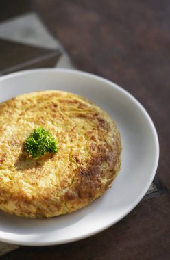 İspanyol tortilla omlet geleneksel tapas yemek geleneksel ru