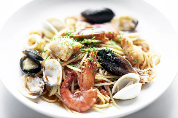 Pasta Italiana Espaguetis Mariscos Frescos Mezclados Con Mejillones Langostinos Vieiras — Foto de Stock