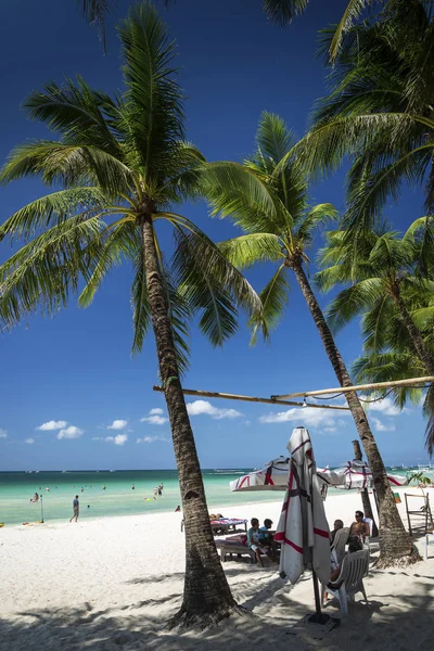 ボラカイ島の熱帯の楽園のビーチ ステーション メインエリア島フィリピン — ストック写真