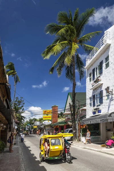 Tuk Tuk Trike Taxi Místní Doprava Hlavní Silnici Centru Boracay — Stock fotografie