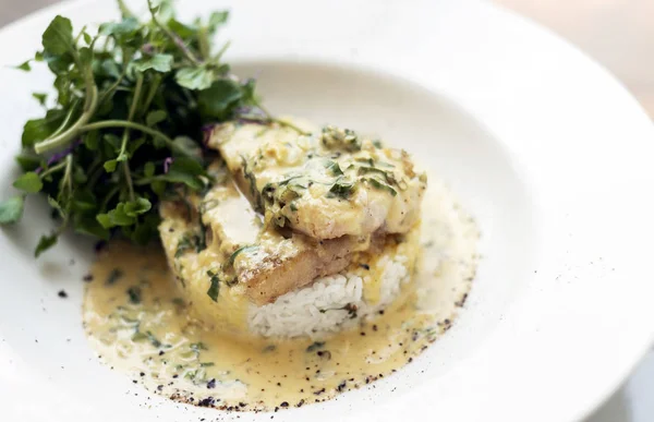 Sea Bream Fish Fillet Creamy Mustard Dill Lemon Sauce Restaurant — Stock Photo, Image