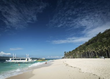 Turistik gemilerde puka beach resort tropikal cennet Boracay Filipinler ada