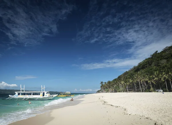 Turistik gemilerde puka beach resort tropikal cennet Boracay Filipinler ada