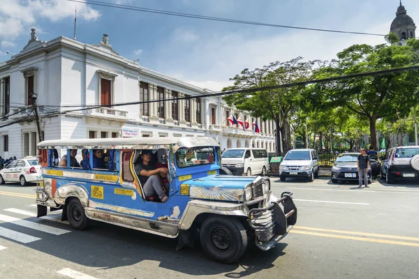 Jeepney Ônibus Tráfego Transporte Local Centro Cidade Manila Rua Filipinas — Fotografia de Stock