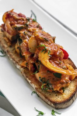 Portekiz Caldeirada de Peixe baharatlı domates soğanı ve biber balığı güveci.