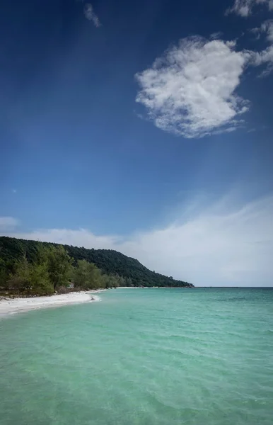 Langer Strand im tropischen Paradies Koh Rong Insel Kambodscha — Stockfoto