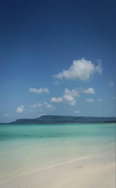 Long beach in tropical paradise koh rong island cambodia — Stock Photo, Image