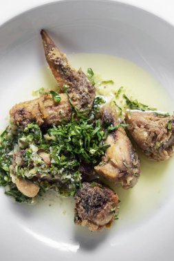 Sarımsak Corian ile Portekizli baharatlı Marine derin kızarmış tavuk