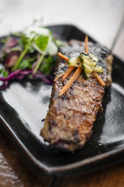 salata ile marine ızgara barbekü domuz kaburga
