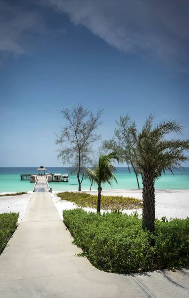 Bootsanlegestelle auf Paradise Koh Rong Island in der Nähe von Sihanoukville cambodi — Stockfoto