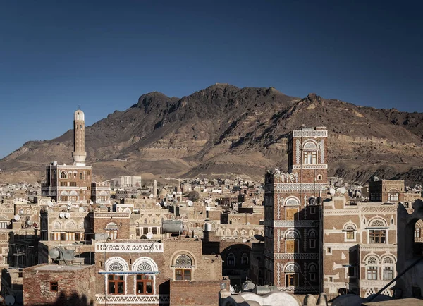 Vista da cidade de sanaa cidade velha arquitetura skyline no Iêmen — Fotografia de Stock