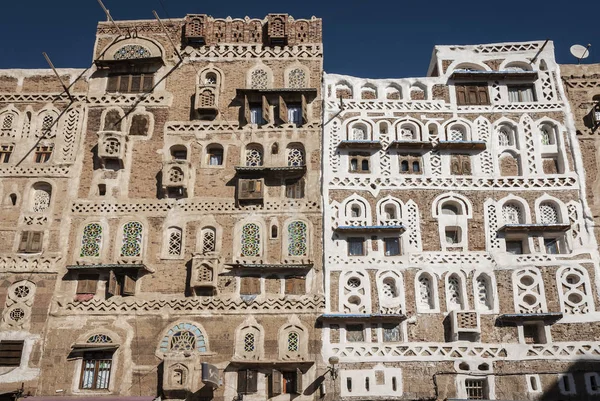 Tradycyjne budynki architektury widok w Sanaa miasto Stare Miasto i — Zdjęcie stockowe