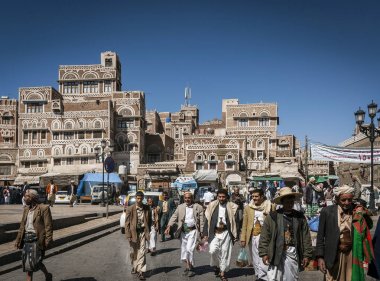 sanaa yemen eski şehir sokak sahnesi ve binalar