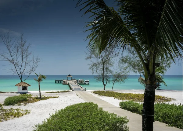 Bootsanlegestelle auf Paradise Koh Rong Island in der Nähe von Sihanoukville Kambodscha — Stockfoto