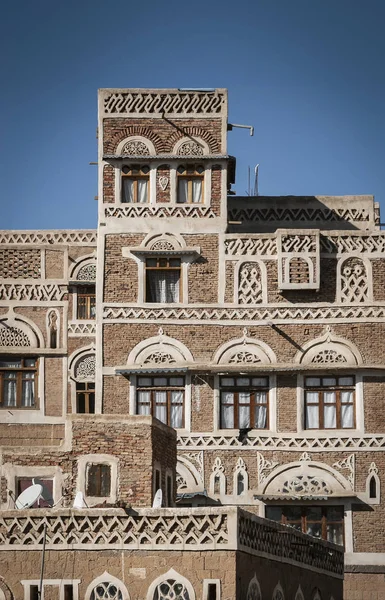 Traditionella arkitektur byggnader i Sanaa City Old Town i — Stockfoto