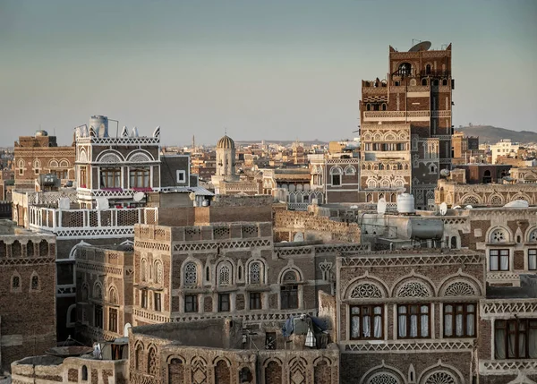 Pohled na Sanaa město Staroměstské architektury Panorama v Jemenu — Stock fotografie