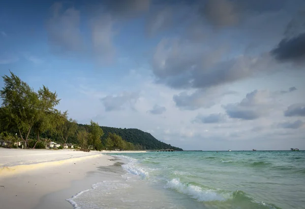 Lunga spiaggia in paradiso tropicale koh rong isola cambogia — Foto Stock