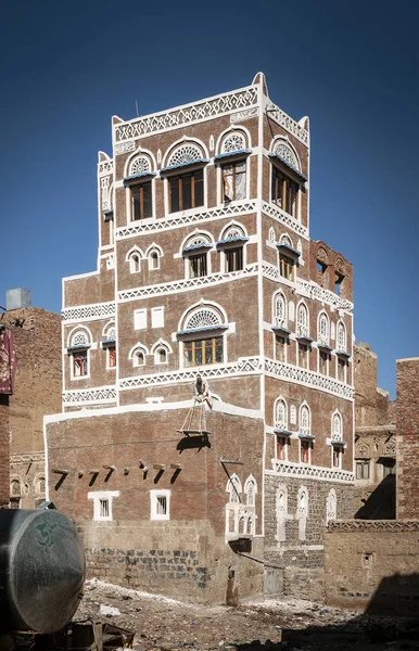 Tradiční architektonická stavení v Sanaa město staré město i — Stock fotografie