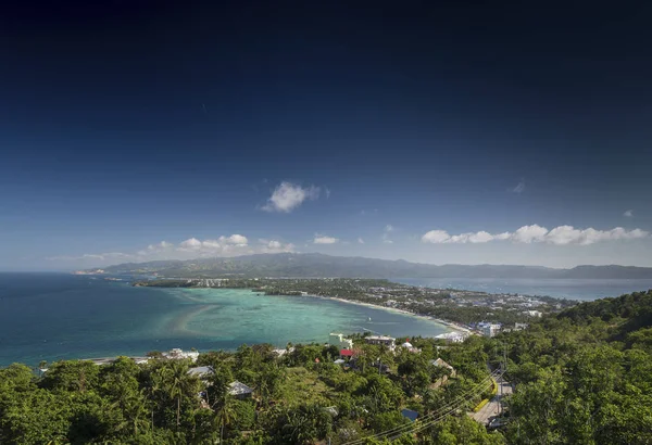 Uitzicht op het tropische Boracay Island landschap en de kust in Philippin — Stockfoto