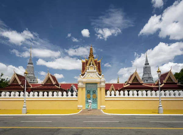 Királyi palota kapu belépő külső Phnom Penh város Kambodzsa — Stock Fotó