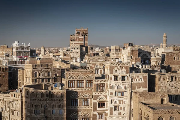 Kilátás Sanaa város óváros építészet Skyline Jemenben — Stock Fotó