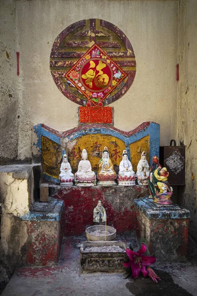 Petit sanctuaire traditionnel chinois dans la vieille rue taipa Macao Chine — Photo