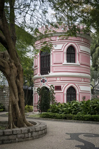Gammal portugisisk kolonial arkitektur byggnad i Macau Park Gard — Stockfoto