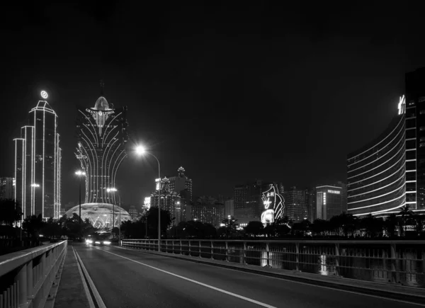Вид казино будівлі вночі в місті Макао Китай — стокове фото