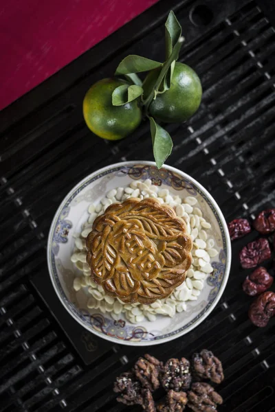 Traditionella kinesiska mooncakes festlig söt mat närbild — Stockfoto