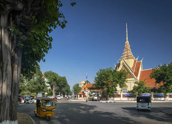 Суд и улица вид на центр города Пномпень города Камбоджа — стоковое фото