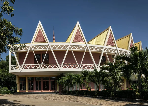 Chaktomuk Conference Hall architektura punkt orientacyjny budynek w Phnom Penh Kambodża — Zdjęcie stockowe