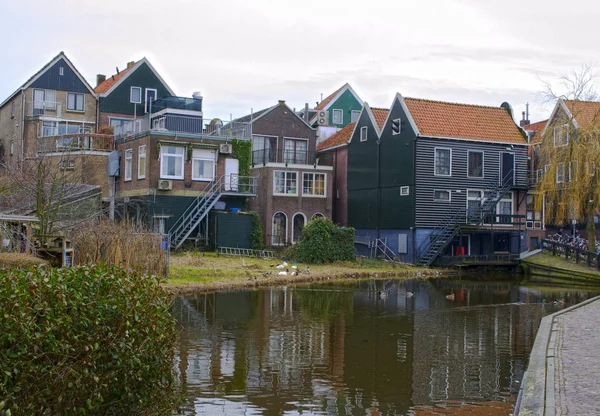 Traditionele Huizen Buurt Van Canal Holland Stad Volendam Nederland — Stockfoto