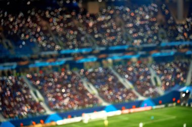 Tam futbol Futbol Stadyumu tribün ışıkları ile. Yumuşak odak bulanık arka plan
