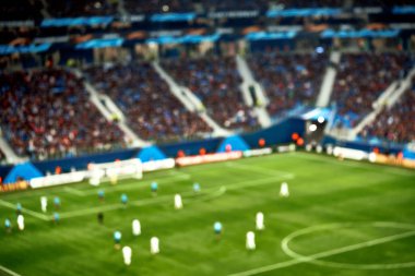Adım, futbolcular. Tribün futbol oyunu görünümünden bulanık
