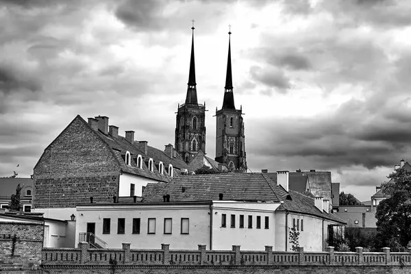 Cathedral Island in Wroclaw Poland with view on of St John the Baptist picturesque panorama medieval town. Black and white — Stock Photo, Image