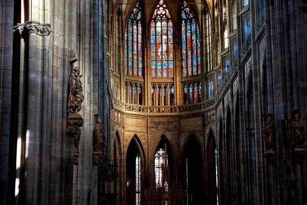 チェコ共和国プラハの聖ヴィタス大聖堂の内部 — ストック写真