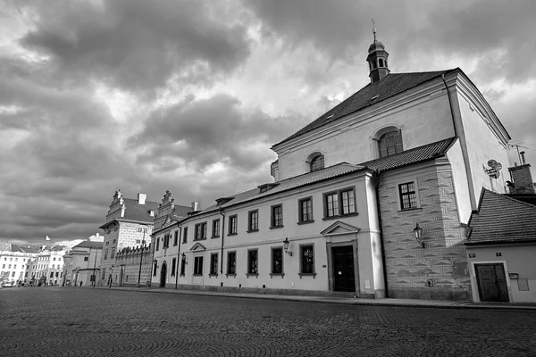 Schwarzenbersky Palace at Hradcany Square in Prague, Czech Republic. Black and white — Stock Photo, Image