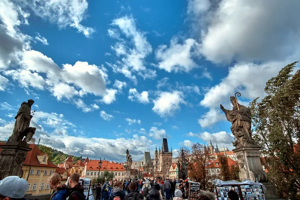 Charles bridge statues in Prague, Czech Republic — Stock Photo, Image