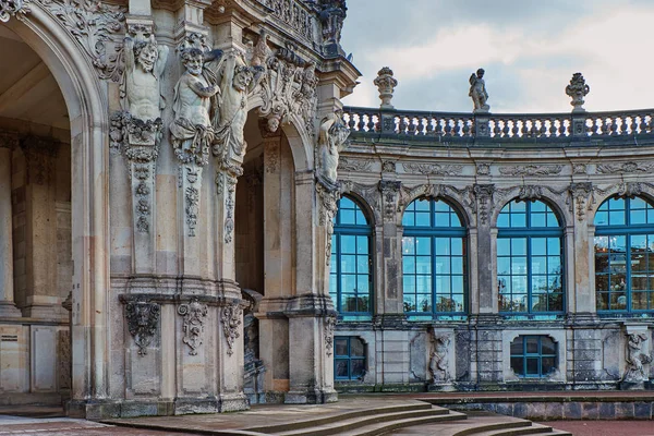 Elementos de la fachada de la Catedral de Dresde de la Santísima Trinidad o Hofkirche en Dresde, Sajonia, Alemania —  Fotos de Stock