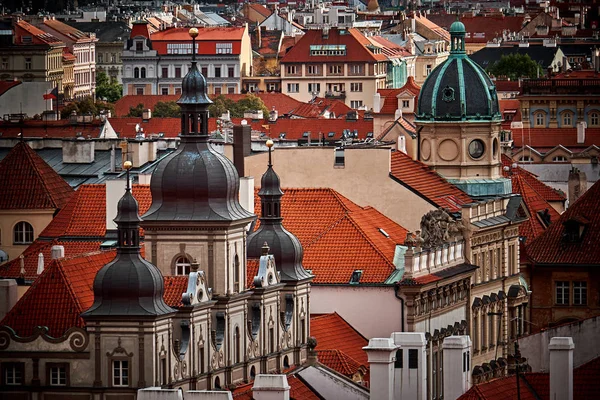 Scénická letní letecká panorama architektury Starého Města v Praze, Česká republika — Stock fotografie