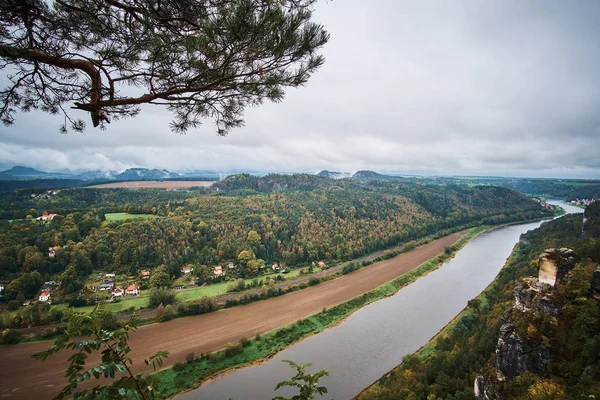 Bastei Sakson İsviçre, Almanya açısından sisli sis dağlara dağlar, gündoğumu sabah sis, Sakson İsviçre Ulusal Parkı