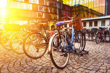 Bisiklet park yeri tam Park edilmiş Bisiklet Münih, Almanya