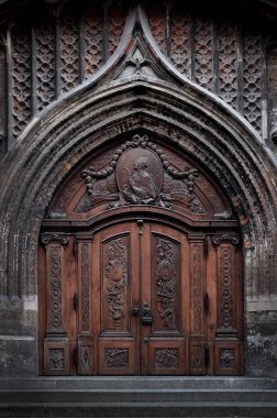 Münih'te kilisenin muhteşem kilise kapıları